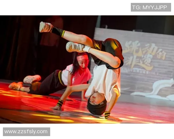 重庆街舞队的奋斗与荣耀：一段激情四溢的街舞纪实之旅